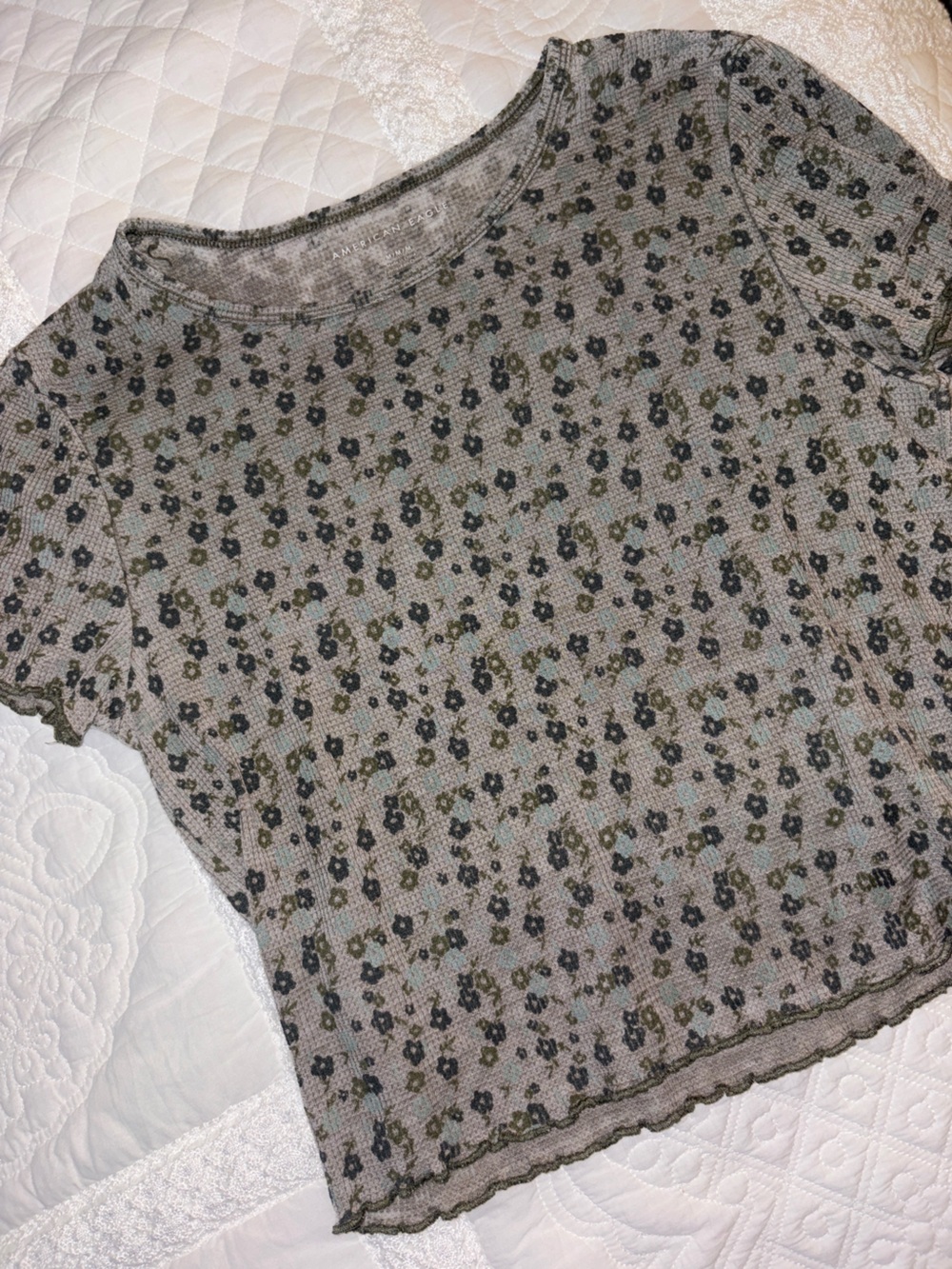 AE Floral Print Knit Baby Tee Top in Taupe and Olive